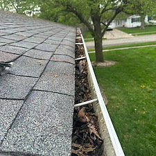 PROFESSIONAL-GUTTER-CLEANING-IN-INDIANAPOLIS 0